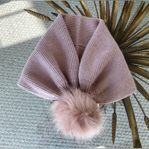 Look Cashmere Brand Pom Pom Winter Hat - Pale Pink - Reversibile into Scarf - Picture 4 of 6